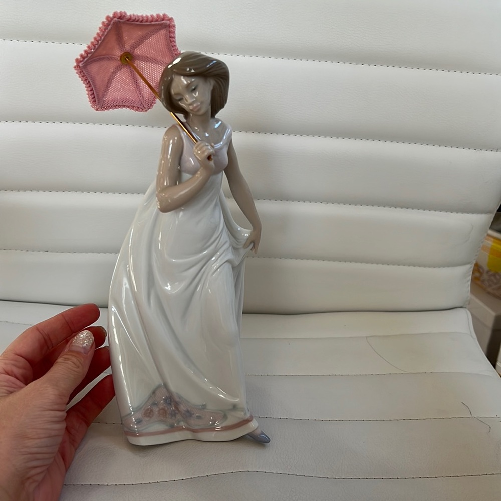 Lladro Signed 7636 Afternoon Promenade Porcelain Figurine of A Girl in Dress